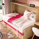 Cama abatible horizontal con sofá delante